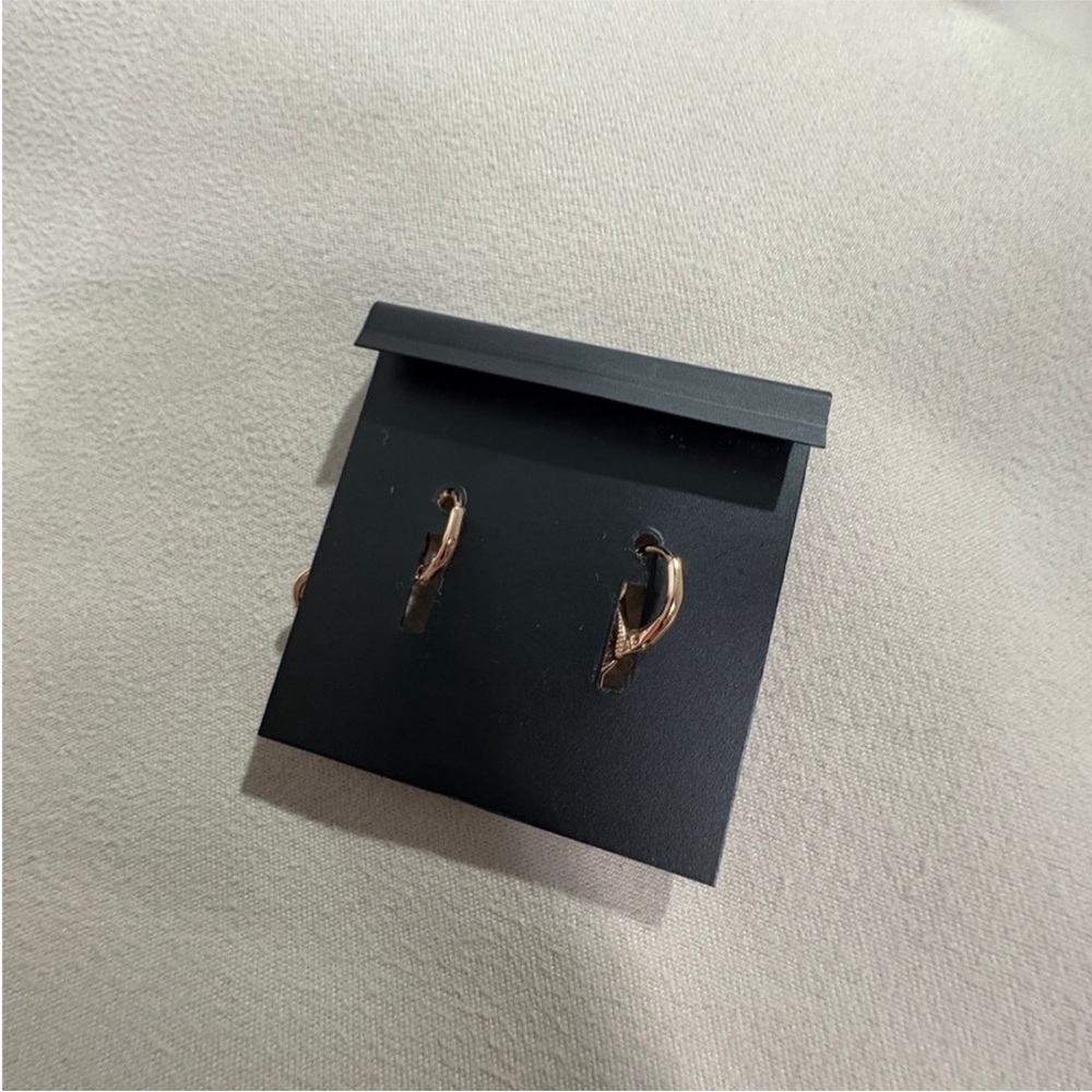 Givenchy earrings - Picture 6 of 6